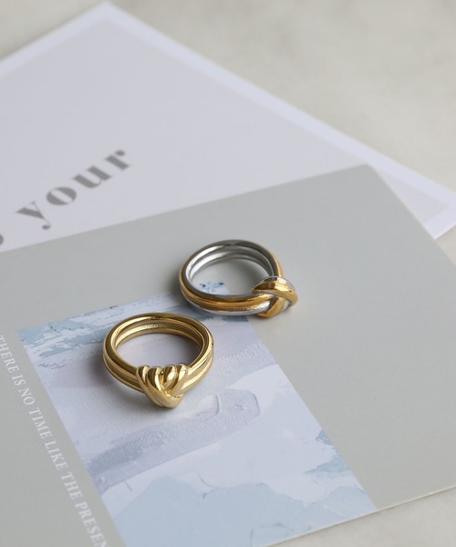 colleca la（コレカラ）の「[stainless]ステンレス・ノットリング〈金属アレルギー対応〉（リング・レディース・シルバー×ゴールド/ゴールド・FREE）」の5枚目の写真