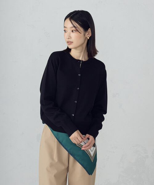 COMME CA ISM（コムサイズム）の「【マシンウォッシャブル】ベーシック クルーネックカーディガン（カーディガン/ボレロ・レディース・ブラック/ホワイト/グリーン/チャコール・MEDIUM/LARGE）」の9枚目の写真