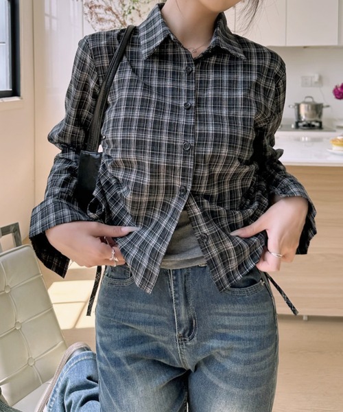 Ada.（エイダ）の「チェック柄 サイドシャーリング リボン ショートシャツ（シャツ/ブラウス・レディース・ブラック/レッド/ブラウン・FREE）」の6枚目の写真