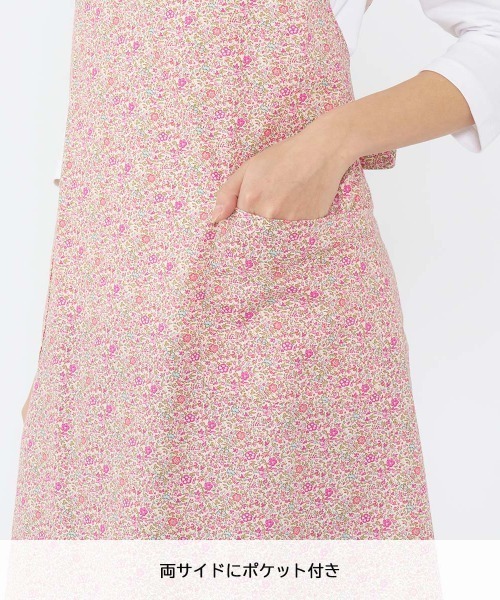 NAIGAI（ナイガイ）の「LICIE MADE WITH LIBERTY FABRIC Katie and Millie 綿100% 40ブロード 後結び ロングエプロン 70554012（エプロン・レディース・グリーン/ピンク/ネイビー・FREE）」の4枚目の写真