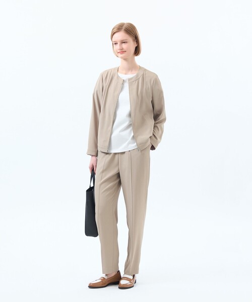 MACKINTOSH PHILOSOPHY（ﾏｯｷﾝﾄｯｼｭ ﾌｨﾛｿﾌｨｰ）の「バックサテンノーカラージップジャケット（ノーカラージャケット・レディース・ベージュ/ダークネイビー・34/38/36）」の4枚目の写真