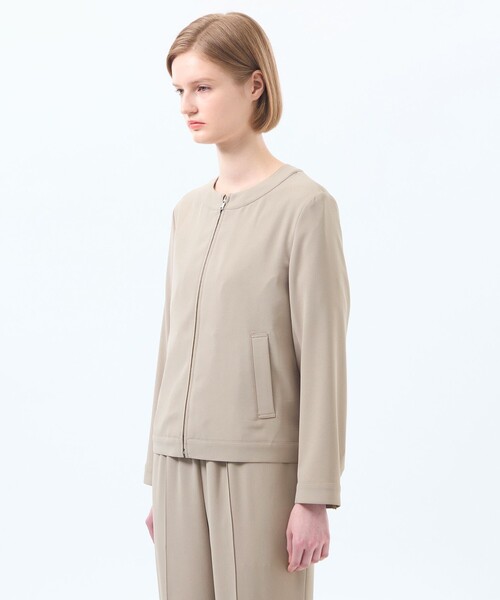 MACKINTOSH PHILOSOPHY（ﾏｯｷﾝﾄｯｼｭ ﾌｨﾛｿﾌｨｰ）の「バックサテンノーカラージップジャケット（ノーカラージャケット・レディース・ベージュ/ダークネイビー・34/38/36）」の6枚目の写真