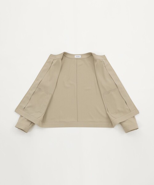 MACKINTOSH PHILOSOPHY（ﾏｯｷﾝﾄｯｼｭ ﾌｨﾛｿﾌｨｰ）の「バックサテンノーカラージップジャケット（ノーカラージャケット・レディース・ベージュ/ダークネイビー・34/38/36）」の9枚目の写真