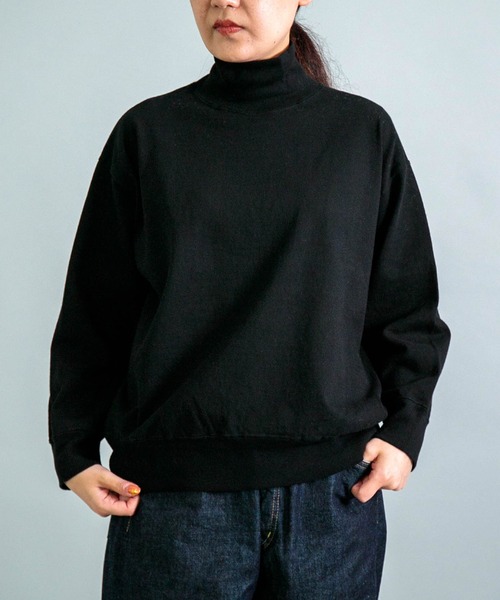 OMNIGOD（オムニゴッド）の「[OMNIGOD womens / オムニゴッド] 8/天竺 ハイネックマニッシュトレーナー（スウェット・レディース・アッシュグレー/アイボリー/ブラック/ネイビー・FREE）」の2枚目の写真