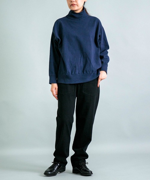 OMNIGOD（オムニゴッド）の「[OMNIGOD womens / オムニゴッド] 8/天竺 ハイネックマニッシュトレーナー（スウェット・レディース・アッシュグレー/アイボリー/ブラック/ネイビー・FREE）」の13枚目の写真