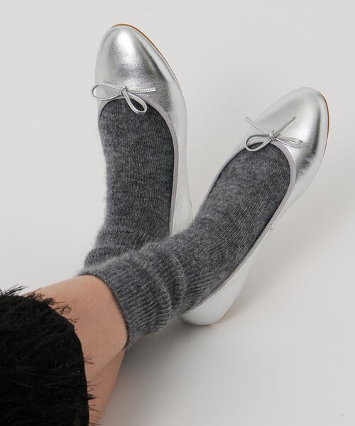 UNITED ARROWS(ユナイテッドアローズ)の「へアリー リブ ソックス(ソックス/靴下・レディース・オフホワイト/グレー系/ライトブルー/ブラック/レッド/ピンク・FREE)」の4枚目の写真