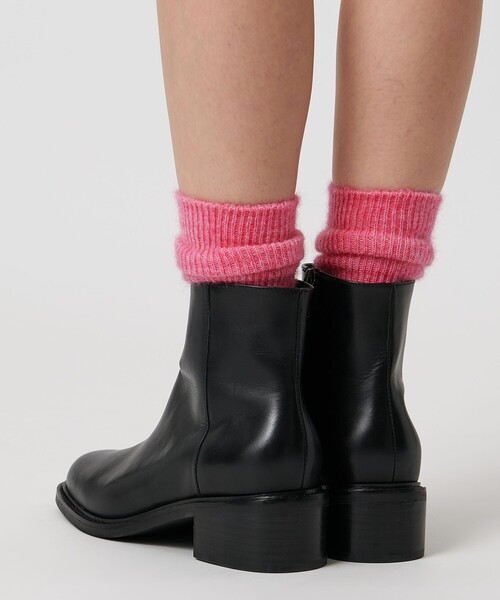 UNITED ARROWS(ユナイテッドアローズ)の「へアリー リブ ソックス(ソックス/靴下・レディース・オフホワイト/グレー系/ライトブルー/ブラック/レッド/ピンク・FREE)」の5枚目の写真