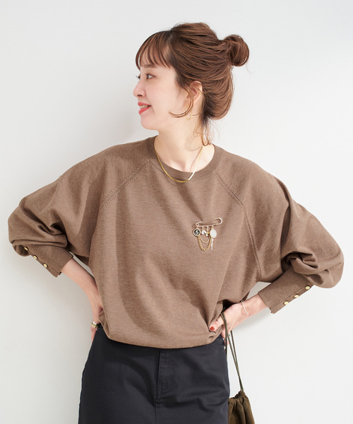 B.C STOCK(ベーセーストック)の「手洗い可 / チェーンブローチ付きニットプルオーバー(ニット/セーター・レディース・ブラック/ブラウン/ボルドー・FREE)」の1枚目の写真