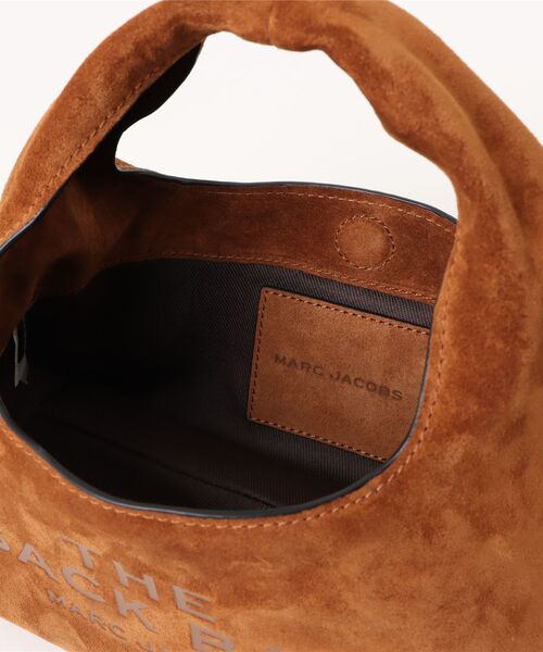 MARC JACOBS（マークジェイコブス）の「THE SUEDE MINI SACK BAG/ザ スエード サック バッグ ミニ（ショルダーバッグ・レディース・ブラウン系その他4・ONE SIZE）」の3枚目の写真