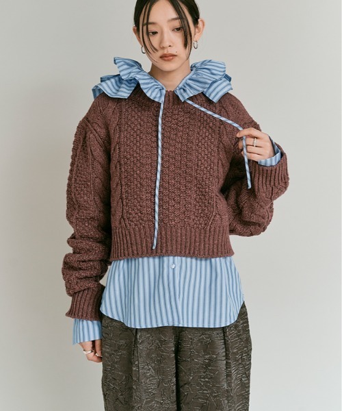 W:Huku(フーク)の「ウール ショート丈 ケーブル ニット セーター / Wool-Blend Short Length Cable Knit Sweater(ニット/セーター・レディース・ブラウン/アイボリー/チャコール・FREE)」の1枚目の写真