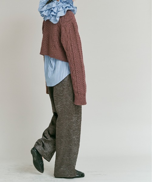 W:Huku(フーク)の「ウール ショート丈 ケーブル ニット セーター / Wool-Blend Short Length Cable Knit Sweater(ニット/セーター・レディース・ブラウン/アイボリー/チャコール・FREE)」の8枚目の写真