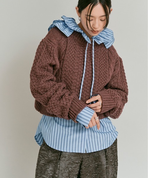 W:Huku(フーク)の「ウール ショート丈 ケーブル ニット セーター / Wool-Blend Short Length Cable Knit Sweater(ニット/セーター・レディース・ブラウン/アイボリー/チャコール・FREE)」の22枚目の写真