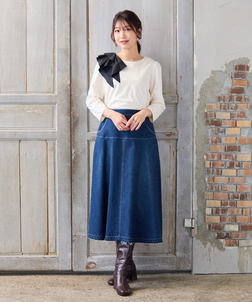 Rose Tiara(ローズティアラ)の「【UVカット】ショルダーフリルカットソー(Tシャツ/カットソー・レディース・ホワイト/オフホワイト/ブラック・38/42/46)」の4枚目の写真