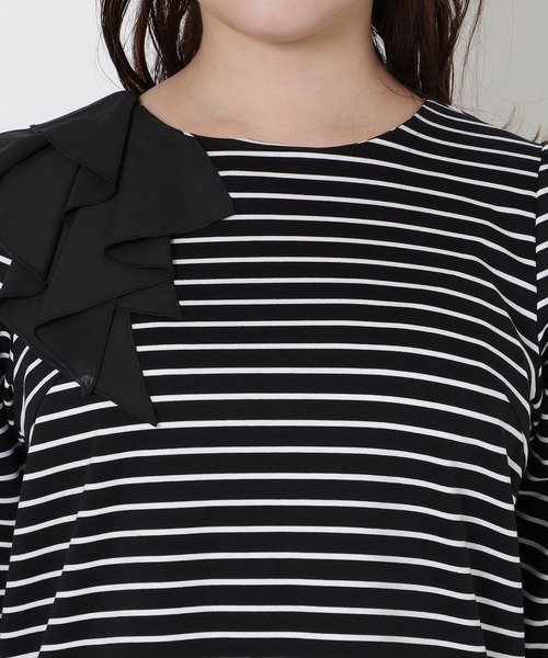 Rose Tiara(ローズティアラ)の「【UVカット】ショルダーフリルカットソー(Tシャツ/カットソー・レディース・ホワイト/オフホワイト/ブラック・38/42/46)」の19枚目の写真