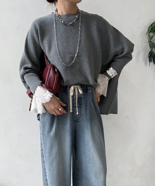 DouDou(ドゥドゥ)の「【WEB限定】ポンチョニット(ニット/セーター・レディース・レッド/ブラック/オフホワイト/グレー・FREE)」の1枚目の写真