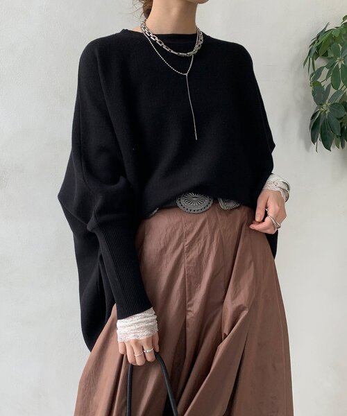 DouDou(ドゥドゥ)の「【WEB限定】ポンチョニット(ニット/セーター・レディース・レッド/ブラック/オフホワイト/グレー・FREE)」の3枚目の写真