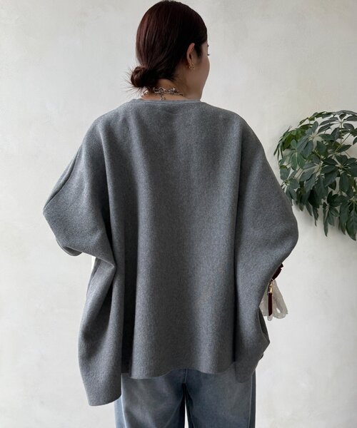 DouDou(ドゥドゥ)の「【WEB限定】ポンチョニット(ニット/セーター・レディース・レッド/ブラック/オフホワイト/グレー・FREE)」の7枚目の写真