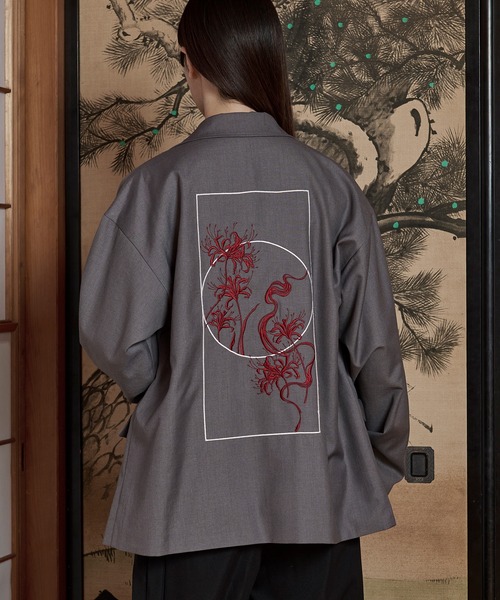 新品タグ付き 群言堂 根久 リネンレンズ刺繍ジャケット 彼岸花刺繍テーラードジャケット(テーラードジャケット)|狐独