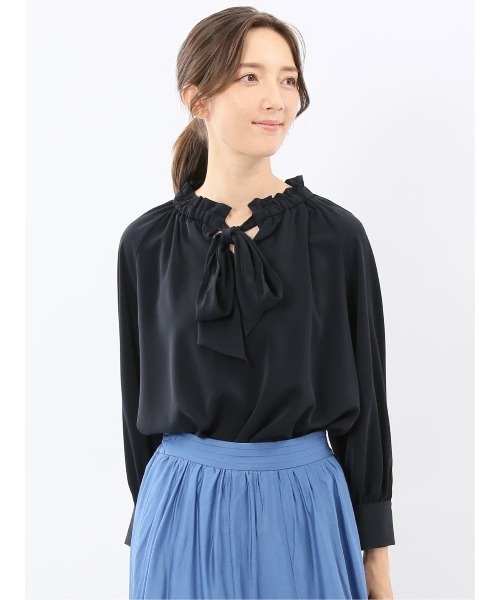 m.f.editorial(エムエフエディトリアル)の「【ストレッチ UVカット イージーケア】ギャザーリボン 長袖 プルオーバー ブラウス(シャツ/ブラウス・レディース・ネイビー/ライトグレー/ダークウッド・LARGE/MEDIUM)」の3枚目の写真