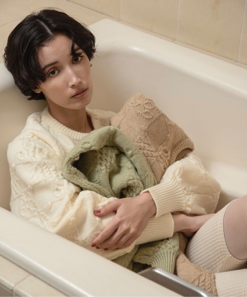 lawgy（ラウジー）の「pattern rhombus volume sleeve knit / パターンロンバスボリュームスリーブニット（ニット/セーター・レディース・ベージュ/グリーン系その他/ホワイト・FREE）」の8枚目の写真