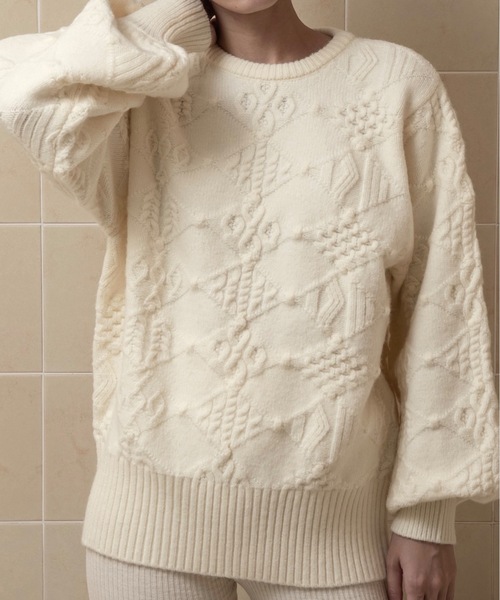 lawgy（ラウジー）の「pattern rhombus volume sleeve knit / パターンロンバスボリュームスリーブニット（ニット/セーター・レディース・ベージュ/グリーン系その他/ホワイト・FREE）」の5枚目の写真