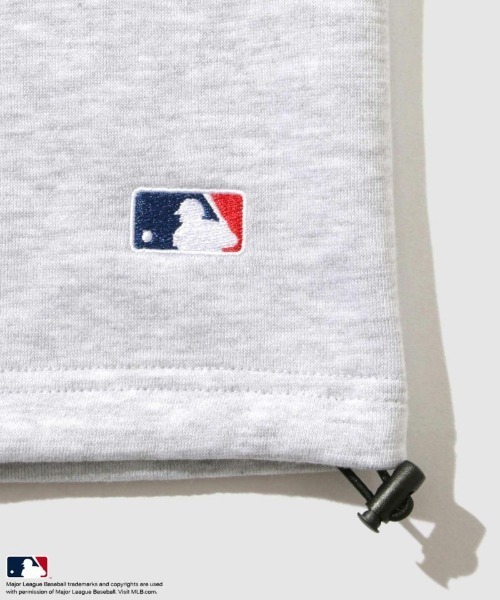 MLB(メジャーリーグベースボール)の「【MLB /メジャーリーグベースボール 】 パイピング 3Dロゴ刺繍ハーフZIPUP(スウェット・メンズ・アッシュグレー/ブラック/ブラウン・XL/M/L)」の6枚目の写真