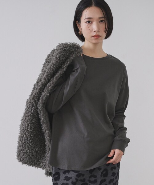 OPAQUE.CLIP(オペークドットクリップ)の「リラクシーロングTシャツ【洗濯機OK】(Tシャツ/カットソー・レディース・ホワイト/ブラウン系その他/チャコールグレー・00)」の1枚目の写真