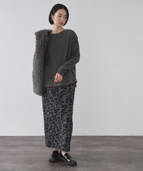 OPAQUE.CLIP(オペークドットクリップ)の「リラクシーロングTシャツ【洗濯機OK】(Tシャツ/カットソー・レディース・ホワイト/ブラウン系その他/チャコールグレー・00)」の9枚目の写真