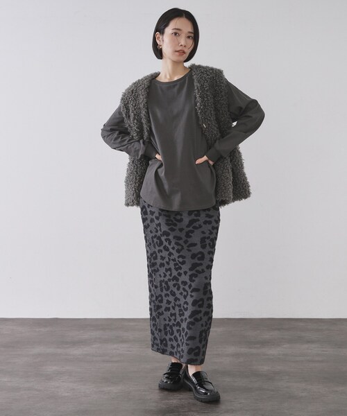 OPAQUE.CLIP(オペークドットクリップ)の「リラクシーロングTシャツ【洗濯機OK】(Tシャツ/カットソー・レディース・ホワイト/ブラウン系その他/チャコールグレー・00)」の10枚目の写真