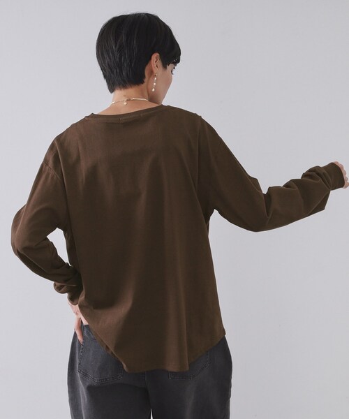 OPAQUE.CLIP(オペークドットクリップ)の「リラクシーロングTシャツ【洗濯機OK】(Tシャツ/カットソー・レディース・ホワイト/ブラウン系その他/チャコールグレー・00)」の12枚目の写真