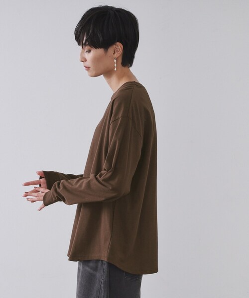 OPAQUE.CLIP(オペークドットクリップ)の「リラクシーロングTシャツ【洗濯機OK】(Tシャツ/カットソー・レディース・ホワイト/ブラウン系その他/チャコールグレー・00)」の17枚目の写真