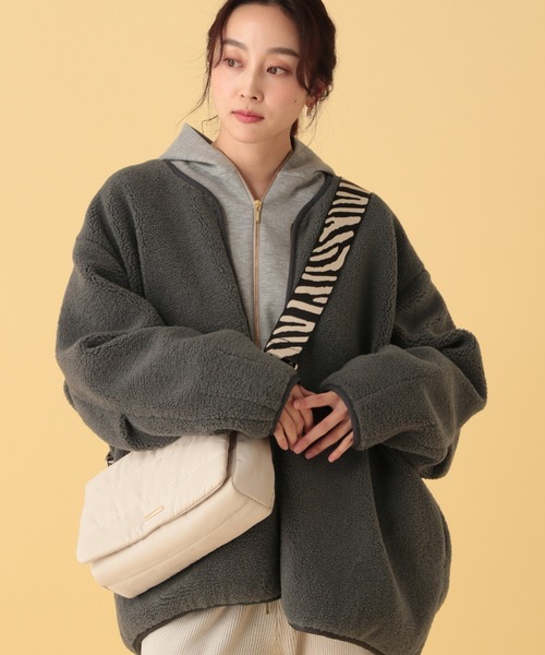 Elura（エルーラ）の「ライトボアブルゾン/607994（ブルゾン・レディース・ダークブラウン/キャメル/チャコールグレー/アイボリー/ブラック・SMALL/MEDIUM）」の10枚目の写真