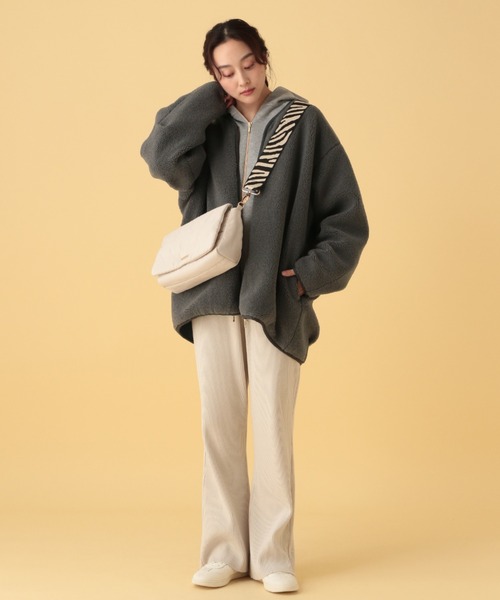 Elura（エルーラ）の「ライトボアブルゾン/607994（ブルゾン・レディース・ダークブラウン/キャメル/チャコールグレー/アイボリー/ブラック・SMALL/MEDIUM）」の11枚目の写真