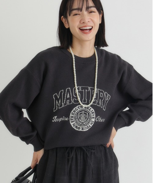 Right-on（ライトオン）の「【HONEYSUCKLE ROSE】スウェットライクロゴセーター (スウェットライク/ロゴ/通気性/デイリー/カジュアル/きれいめ / 親子でお揃い)（ニット/セーター・レディース・キナリ/ダークグレー/グレー・S/M/L）」の3枚目の写真