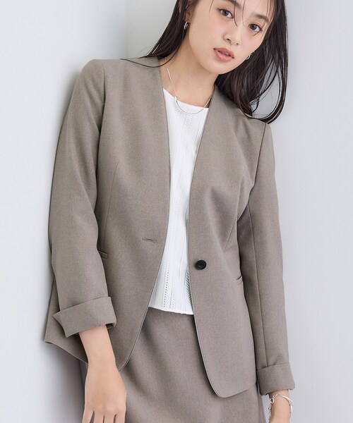 INDIVI(インディヴィ)の「【洗える/通勤/スーツ】メランジストレッチ ノーカラージャケット(スーツジャケット・レディース・チャコールグレー/ブラウン系その他/ネイビー・12/05/03/42/40/38/36/34/19/15 /13)」の2枚目の写真