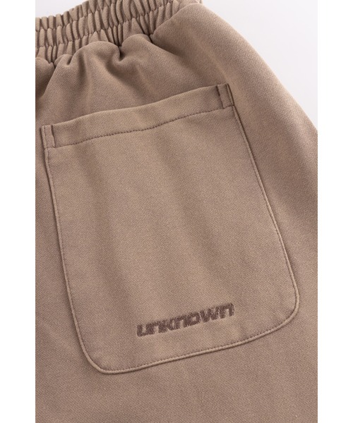 UNKNOWN LONDON(アンノウン・ロンドン)の「スエットパンツ|Outline Cross Rhinestone Sweat Pants|Unknown London(スウェットパンツ・メンズ・レッド/ベージュ/ブラック・SMALL/MEDIUM/LARGE/X-LARGE)」の5枚目の写真