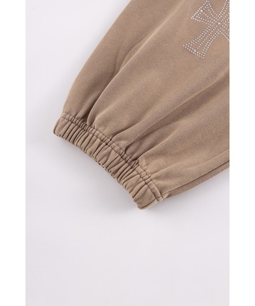 UNKNOWN LONDON(アンノウン・ロンドン)の「スエットパンツ|Outline Cross Rhinestone Sweat Pants|Unknown London(スウェットパンツ・メンズ・レッド/ベージュ/ブラック・SMALL/MEDIUM/LARGE/X-LARGE)」の7枚目の写真