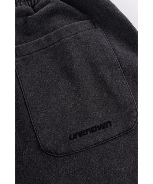 UNKNOWN LONDON(アンノウン・ロンドン)の「スエットパンツ|Outline Cross Rhinestone Sweat Pants|Unknown London(スウェットパンツ・メンズ・レッド/ベージュ/ブラック・SMALL/MEDIUM/LARGE/X-LARGE)」の17枚目の写真