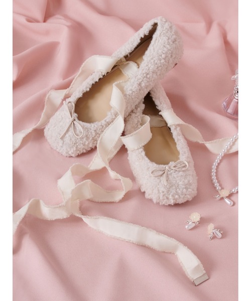 LILY BROWN(リリーブラウン)の「レースアップバレエシューズ(パンプス・レディース・ホワイト/アイボリー/ブラック・S/M/L)」の2枚目の写真