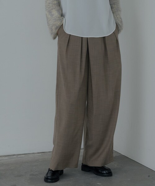 GALLEST（ギャレスト）の「センタータックメランジワイドパンツ（その他パンツ・レディース・チャコールグレー/ベージュ・36/38/40）」の2枚目の写真