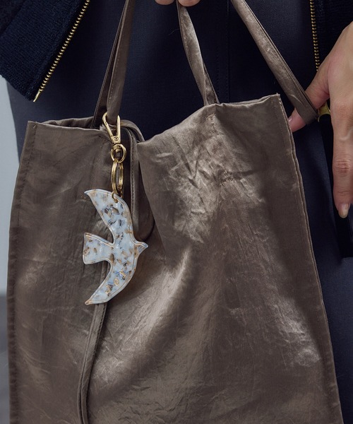 SALON adam et rope'（サロン アダム エ ロペ）の「【WEB限定】コードチャーム付サテントート / A4（トートバッグ・レディース・ブラック/ベージュ系その他・FREE）」の11枚目の写真