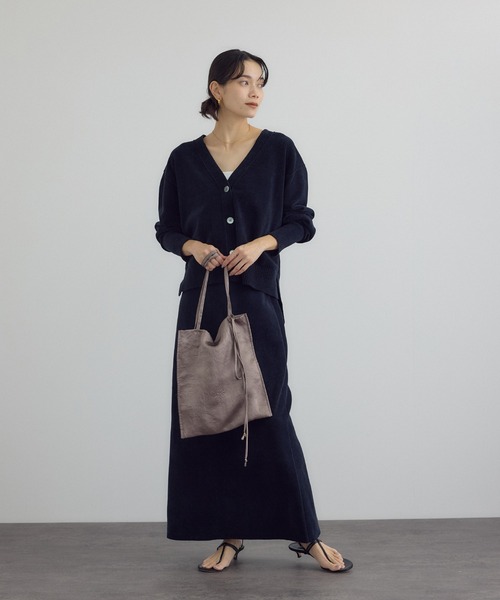 SALON adam et rope'（サロン アダム エ ロペ）の「【WEB限定】コードチャーム付サテントート / A4（トートバッグ・レディース・ブラック/ベージュ系その他・FREE）」の16枚目の写真