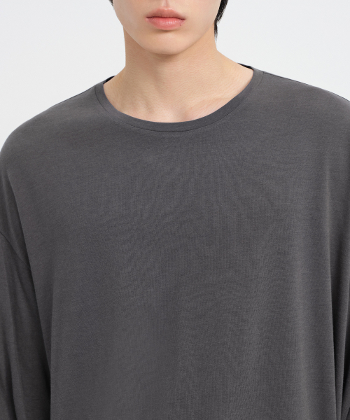 MUSINSA STANDARD（ムシンサスタンダード）の「オーバーサイズCRクルーネック長袖Tシャツ[ガンメタル]（Tシャツ/カットソー・メンズ・その他・SMALL/MEDIUM/LARGE/X-LARGE/XX-LARGE）」の4枚目の写真