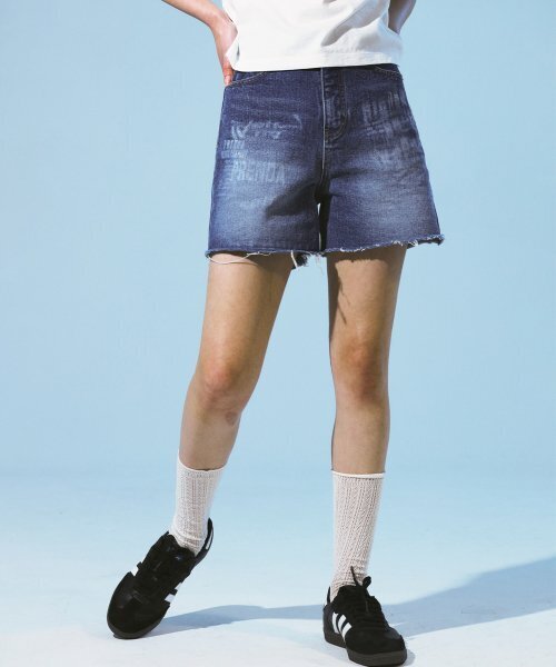 PRENDA(プレンダ)の「DISTORTED PRINT DENIM SHORTS BLUE(デニムパンツ・レディース・その他・MEDIUM/SMALL)」の1枚目の写真