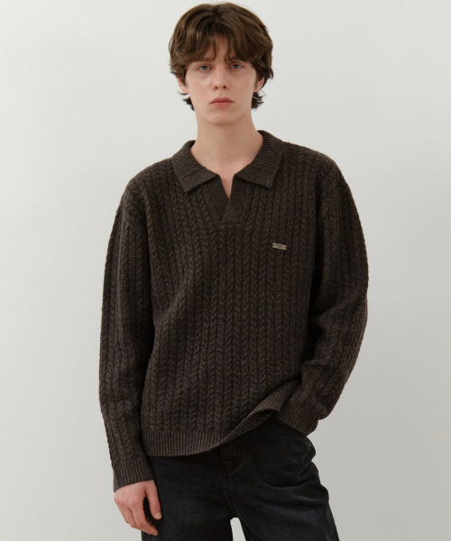 WEDNESDAY OASIS(ウェンズデーオアシス)の「ブリティッシュケーブルオープンカラーニット_BROWN(WC25-KN74)(ニット/セーター・メンズ・ブラウン・MEDIUM/LARGE)」の2枚目の写真