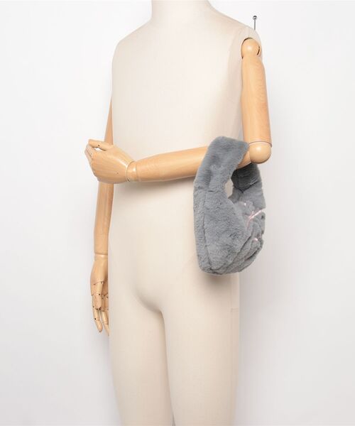 KIRSH（キルシー）の「KIRSH Hairy Ribbon Embroidery Mini Shoulder Bag キルシー ヘアリー リボン エンブロイダリー ミニ ショルダーバッグ（ショルダーバッグ・レディース・ライトグレー/ダークブラウン/アイボリー・FREE）」の7枚目の写真