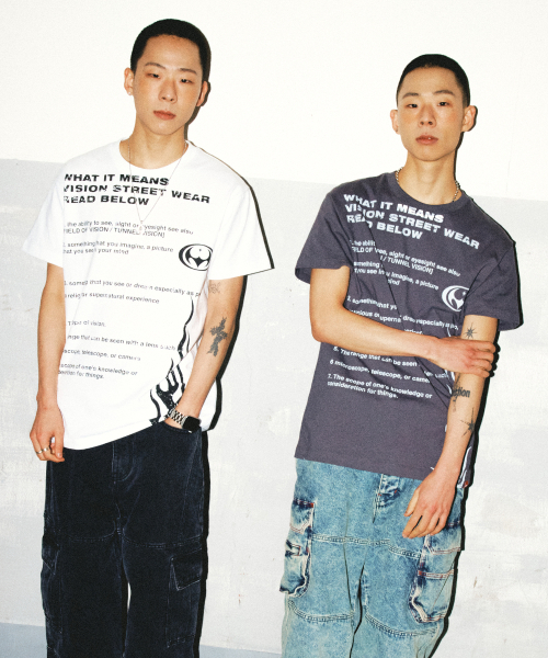 VISION STREET WEAR(ヴィジョンストリートウェア)の「VSW Script T-Shirts Onix Black(Tシャツ/カットソー・レディース・その他・LARGE/MEDIUM/SMALL/X-LARGE)」の2枚目の写真