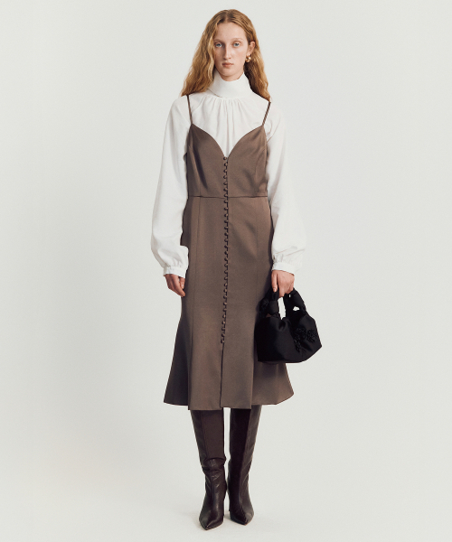MAYVERU（メイバーユー）の「Nola slip dress _ Khaki（ワンピース・レディース・その他・SMALL/MEDIUM）」の2枚目の写真