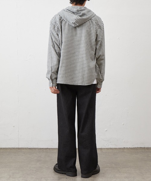 COLONY 2139（コロニートゥーワンスリーナイン）の「アソートチェックフードシャツ（シャツ/ブラウス・メンズ・ネイビー/アイボリー/ブラック/サックスブルー・MEDIUM/LARGE）」の11枚目の写真