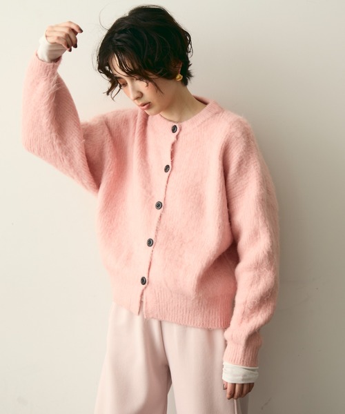 Trish(トリッシュ)の「シャギー配色釦ラウンドネックニットカーデ(カーディガン/ボレロ・レディース・チャコールグレー/ピンク・FREE)」の8枚目の写真